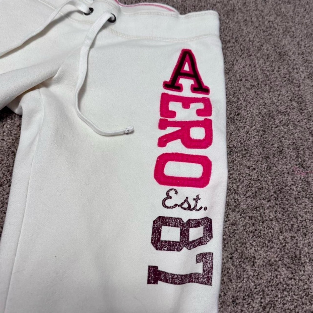 ❌SOLD❌ Aeropostale Y2K White/Pink Sweatpant Capri Pants - Picture 4 of 9